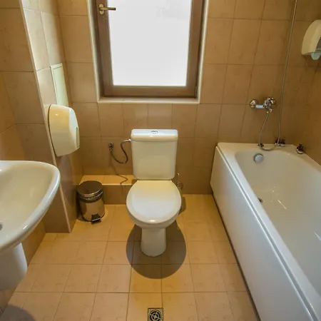 Apartment Banderitsa In With Queen Size Bed And Kitchen N5181