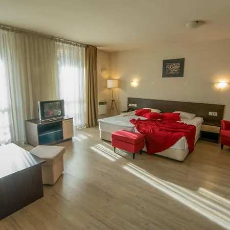 Banderitsa In With Queen Size Bed And Kitchen N5181 Apartment *