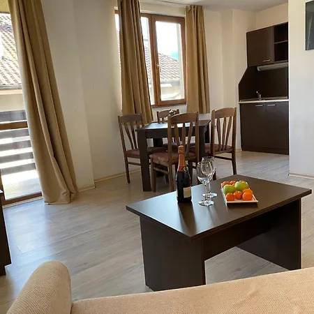 Banderitsa In With Queen Size Bed And Kitchen N5181 Apartment *